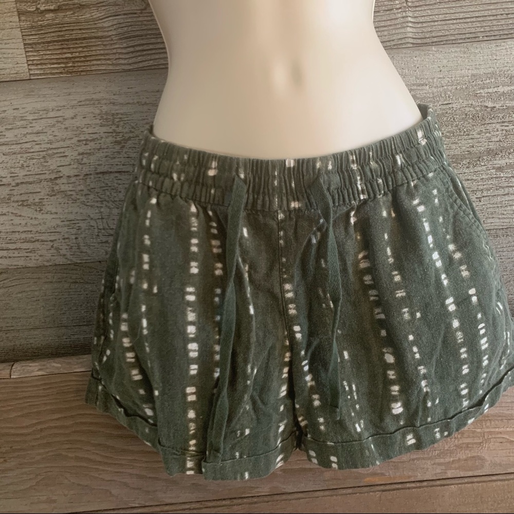Old Navy dark green tie dye pull on shorts size XS